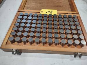 lot 198 image: Meyer Plug Gage Set, .917-1...