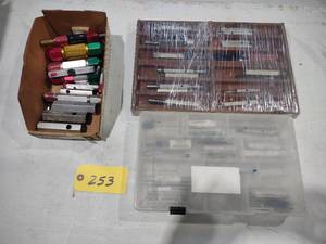 lot 253 image: Assorted Thread Plugs ...