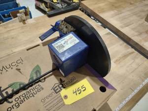 lot 455 image: Mighty Disc Oil Skimmer...