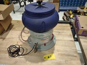 lot 67 image: Leegol Electric 18 lb. Vibratory Bo...