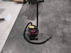 lot 540 image: Hyper Tough WetDry Vacuum ...