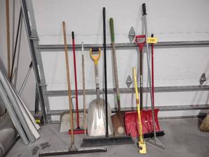 lot 585 image: Assorted Tools...