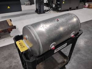 lot 608 image: Truck Air Tank