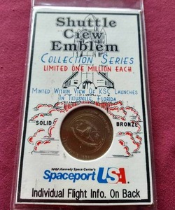 lot 20 image: Challenger Shuttle Medallion