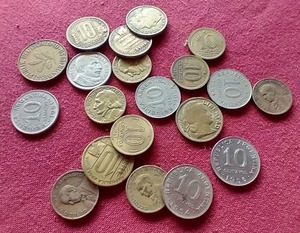lot 25 image: Small Lot of Foreign Coins
