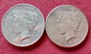 lot 110 image: (2) Peace Dollars - 1922 & 1923