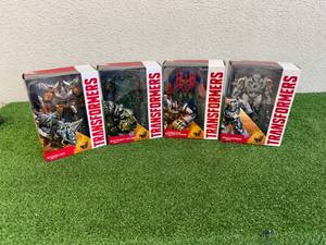 lot 8 image: Transformers Age of Extinction - 4 Different