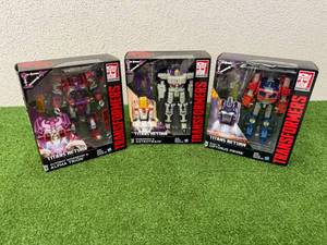 lot 37 image: Transformers Titans Return Voyager Class - 3 Different