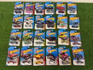lot 39 image: 24 Hot Wheels