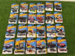 lot 40 image: 24 Hot Wheels