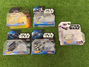 lot 44 image: Star Wars Hot Wheels Starships