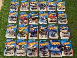 lot 155 image: 24 Hot Wheels