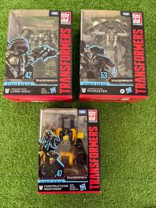 lot 163 image: Transformers Studio Series Long Haul, Hightower & Mixmaster