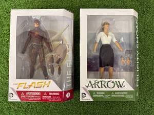 lot 164 image: DC Collectilbles The Flash & Arrow Figures