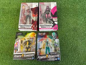 lot 117 image: Power Rangers Figures