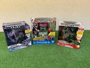 lot 129 image: Transformers Prime Skyquake, Optimus Prime & Megatron The Real Ghostbusters Figures