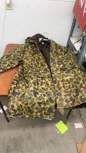 lot 895 image: American Clearwater Stormcoat Camouflage All-Weather Jacket Size Large