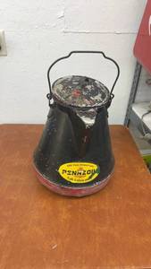 lot 898 image: Vintage Pennzoil Metal Oil Pouring Can with Lid and Handle