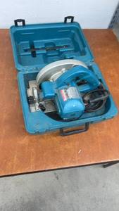 lot 901 image: Makita 5007F 7-14 Inch Circular Saw with Hard Case