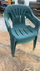 lot 946 image: Set of 4 Green Stackable Plastic Patio Chairs