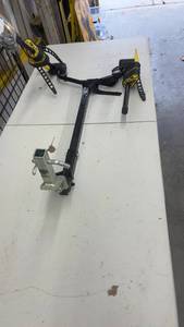 lot 952 image: Thule Hitch-Mount 2-Bike Rack with Straps