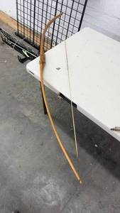 lot 956 image: Traditional Wooden Longbow with String