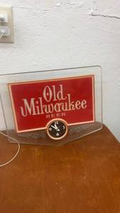 lot 1773 image: Old Milwaukee Beer Vintage Advertising Clock Sign