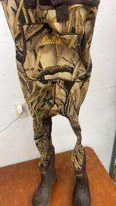 lot 1825 image: Cabelas Size 6 Youth Camouflage Chest Waders with Rubber Boots