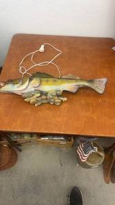 lot 1897 image: Wall-Mount Electric Animated Singing Fish Decor