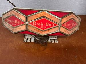 lot 1740 image: Vintage Grain Belt Beer Illuminated Bar Sign