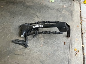 lot 1898 image: Thule Hitch-Mount 4-Bike Rack