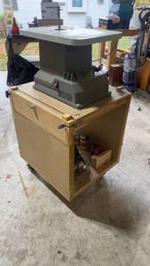 lot 1261 image: Ryobi OSS450 Oscillating Spindle Sander and Delta ShopMaster BeltDisc Sander with Stand and Accessories