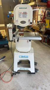 lot 1262 image: Grizzly G0555P 14 Ultimate Bandsaw with Accessories and Manuals