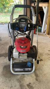 lot 1268 image: Homelite 2700 PSI 2.3 GPM Gas Pressure Washer with Honda GCV160 Engine