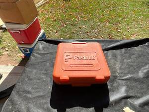 lot 1276 image: Paslode Pneumatic Finish Nailer with Carrying Case
