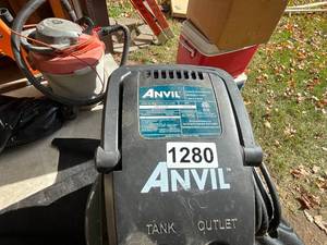 lot 1280 image: Anvil 2 Gallon Air Compressor with Hose