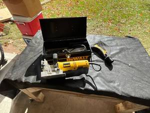 lot 1282 image: DeWalt Biscuit Joiner with Case and Accessories