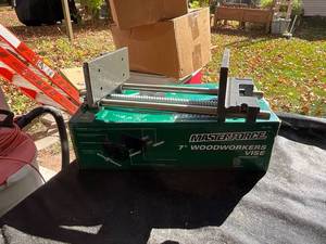 lot 1296 image: Masterforce 7 Inch Woodworkers Vise with Box