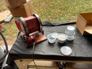 lot 1301 image: Thumlers Tumbler Model B with Media and Compounds