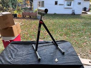 lot 1317 image: Roller Stand Adjustable Heavy Duty for Workshop or Garage