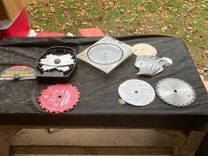 lot 1324 image: Assorted Circular Saw Blades and Accessories Collection