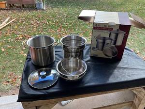 lot 1350 image: 4 Piece 10 Quart Multi-Cooker Set with Steamer and Pasta Inserts