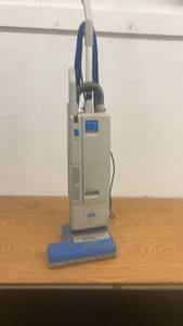 lot 248 image: Windsor Versamatic Plus VSP 14 Upright Vacuum Cleaner