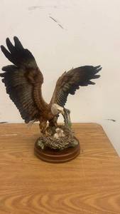 lot 262 image: Detailed Bald Eagle with Nest Figurine on Wooden Base