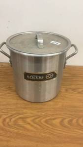 lot 274 image: Epicure Stainless Steel Stock Pot with Lid and Handles