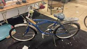 lot 323 image: Schwinn Corvette Vintage Blue Cruiser Bicycle with Speedometer