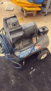 lot 349 image: Campbell Hausfeld 2.5 HP Portable Air Compressor WL600302AJ