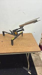 lot 352 image: Manual Clay Pigeon Thrower