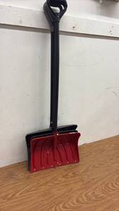 lot 365 image: Set of 3 Heavy Duty Snow Shovels with Plastic Handles