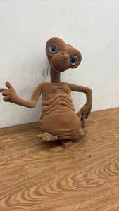 lot 367 image: Vintage E.T. The Extra-Terrestrial Plush Figure